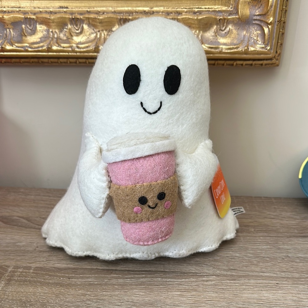 Felt ghost holding coffee cup! VIRAL NWT